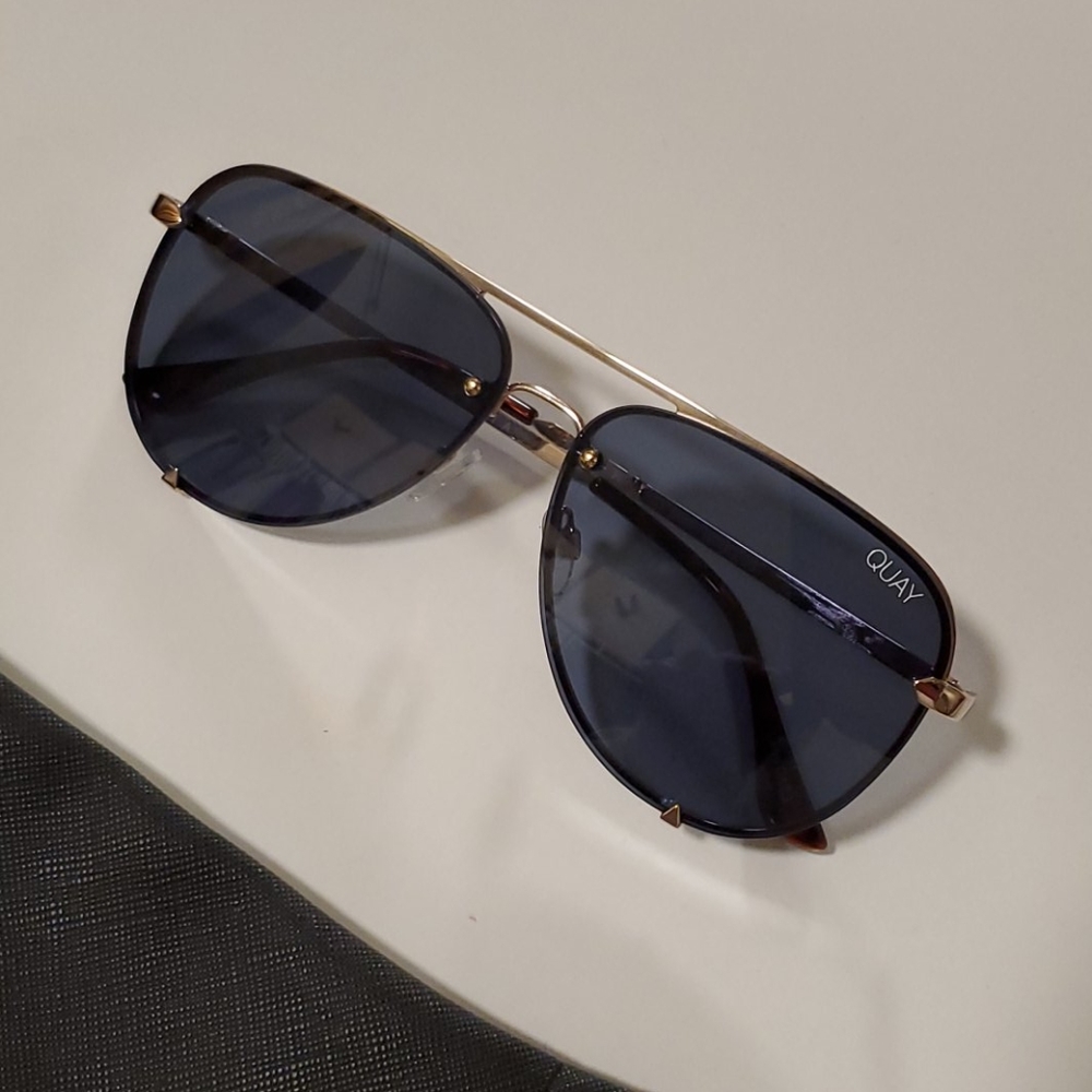 ❌sold on Ⓜ️❌Quay Sunglasses